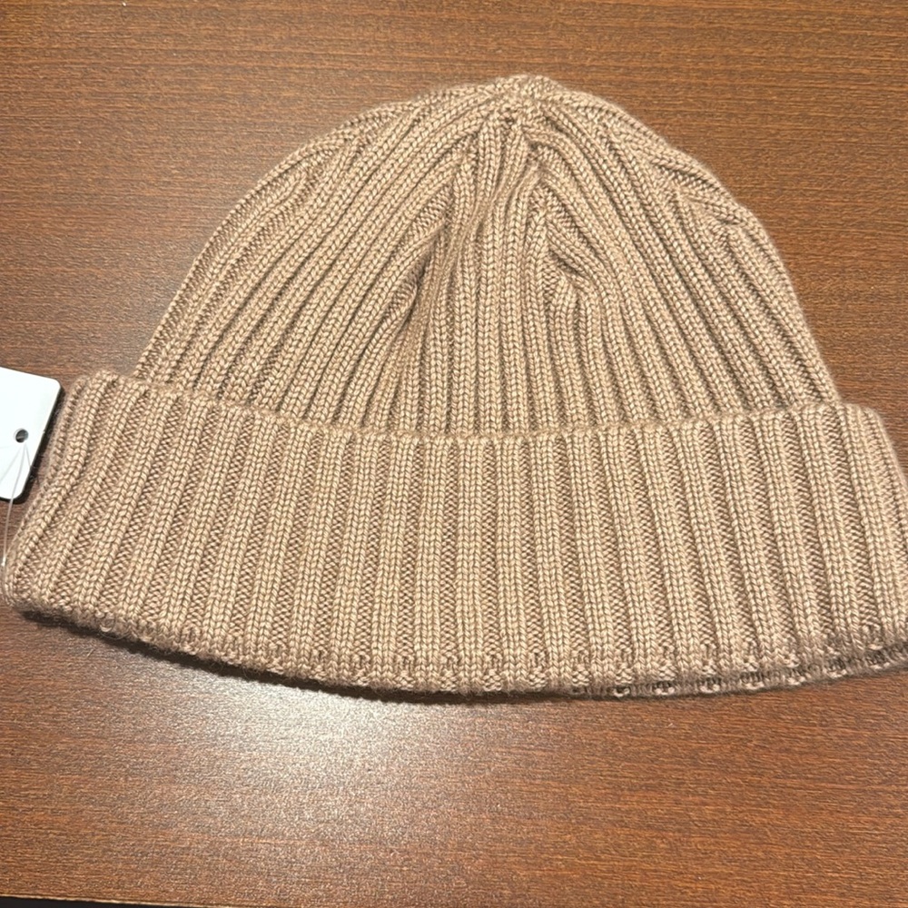 ALO cashmere blend Rib beanie in toasted almond - Picture 2 of 6